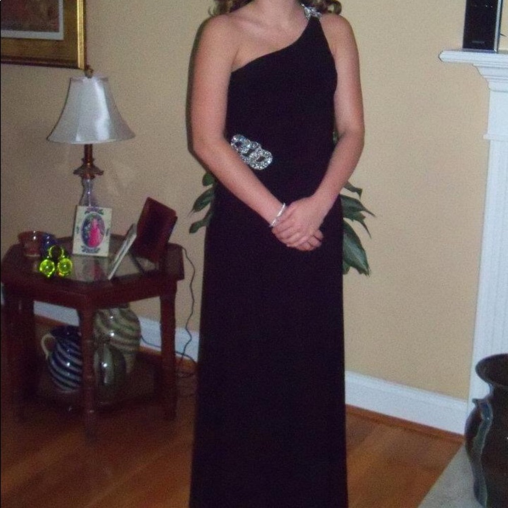 PROM DRESS - Picture 2 of 3